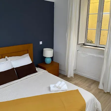 דירה Spacious Steps From Bica Elevator For Families & Friends ליסבון