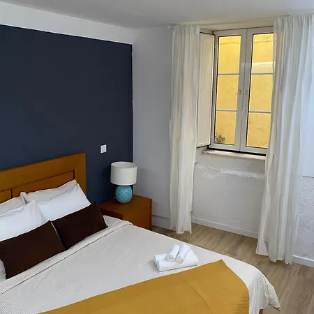 Spacious Steps From Bica Elevator For Families & Friends דירה
