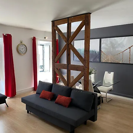 Spacious Steps From Bica Elevator For Families & Friends ליסבון