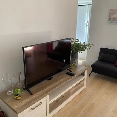 Spacious Steps From Bica Elevator For Families & Friends