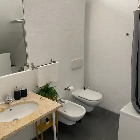 Spacious Steps From Bica Elevator For Families & Friends דירה