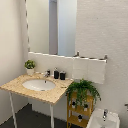 Spacious Steps From Bica Elevator For Families & Friends Apartment *