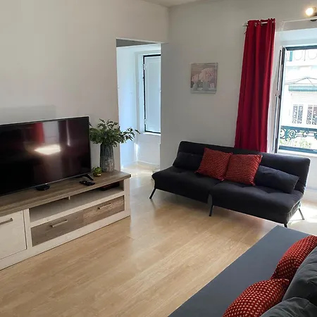 Spacious Steps From Bica Elevator For Families & Friends ליסבון