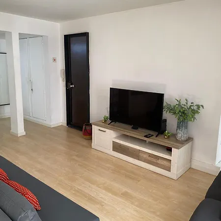 Spacious Steps From Bica Elevator For Families & Friends דירה ליסבון