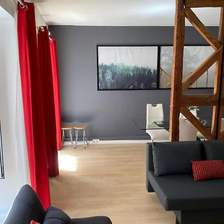 Spacious Steps From Bica Elevator For Families & Friends דירה